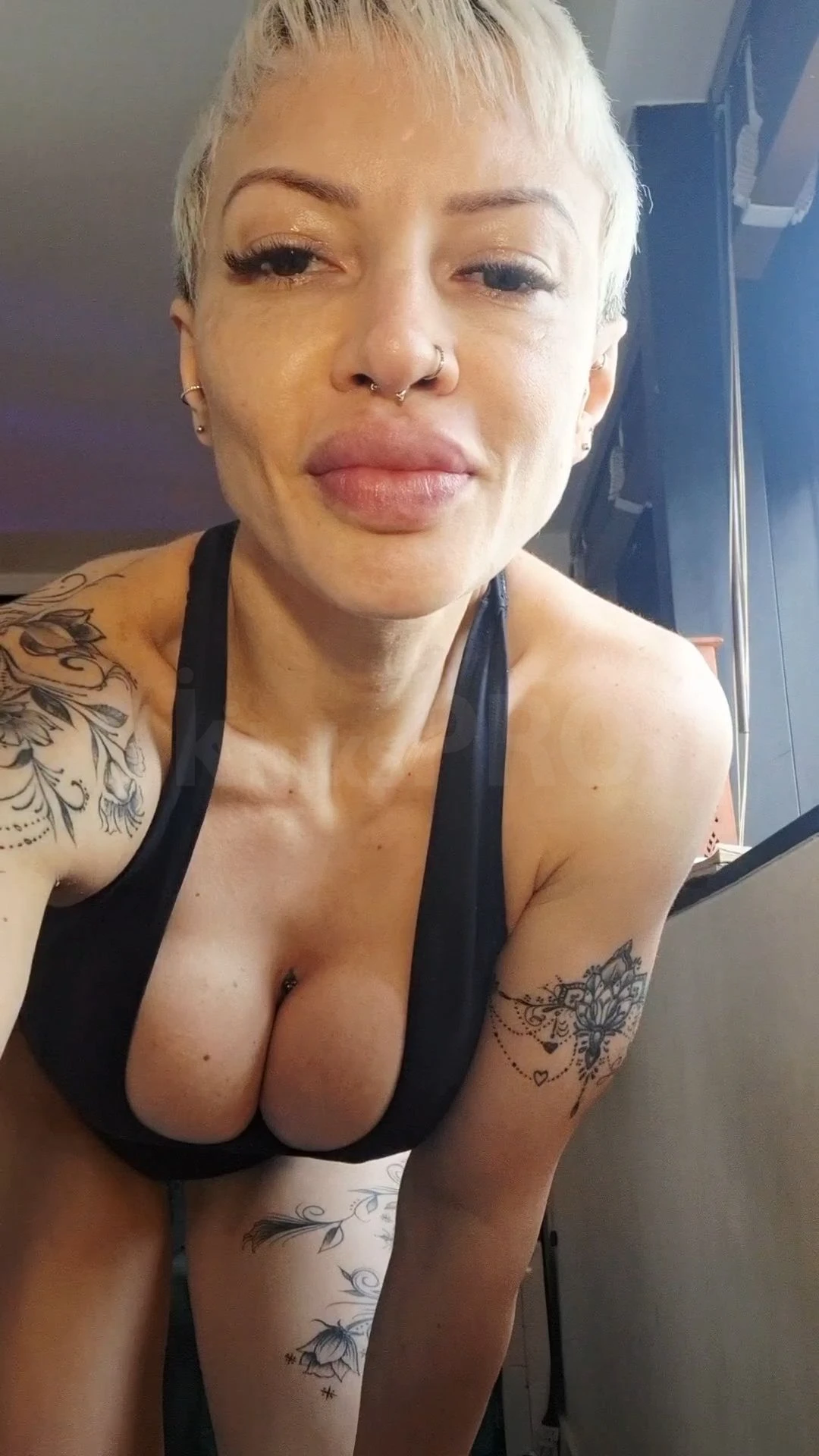 Capa vídeo de Carolina Monroe